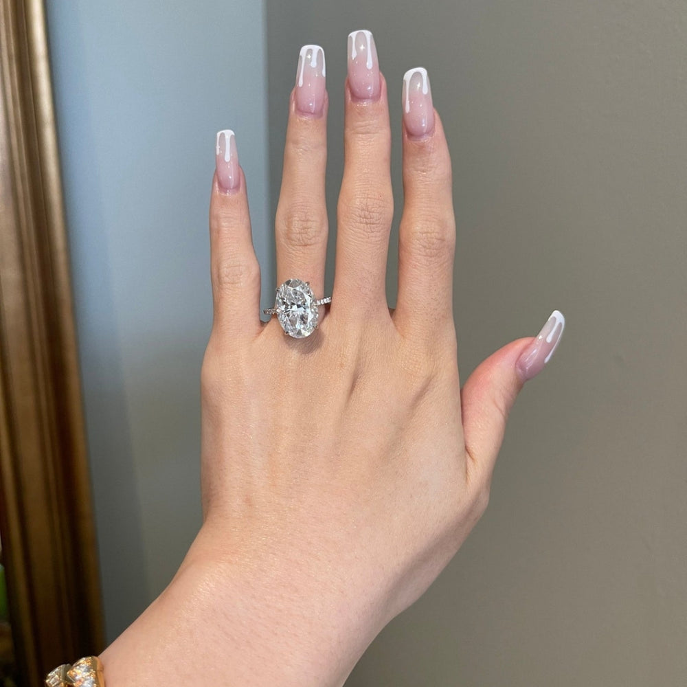 Oval cut diamond ring