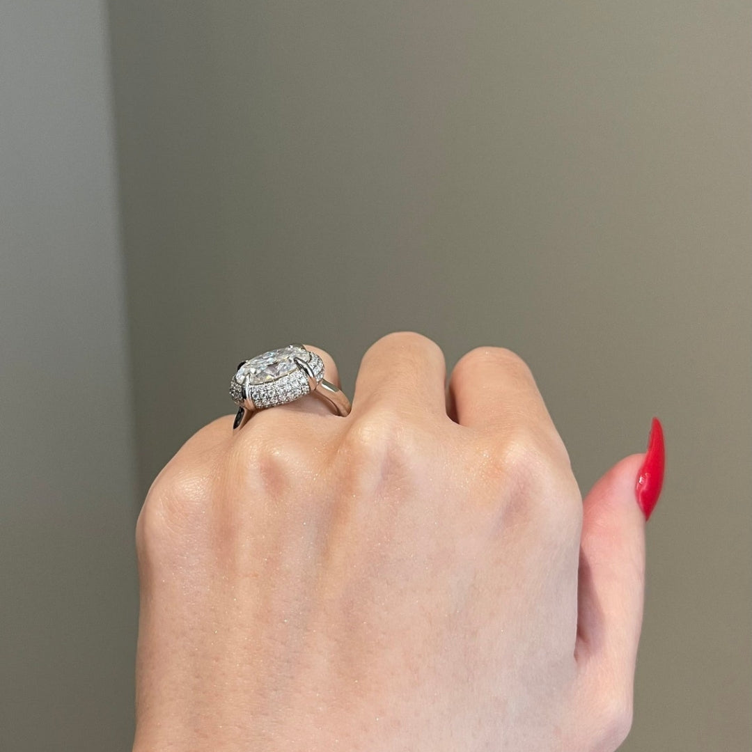 round side stone diamond ring