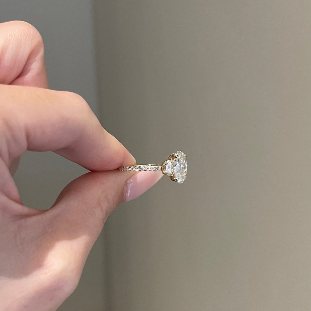 Oval cut diamond ring