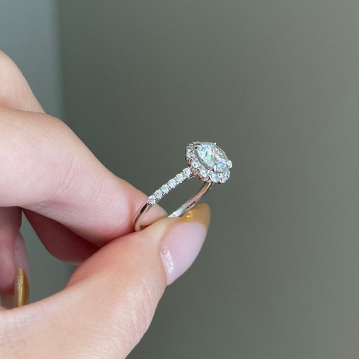 Round halo diamond ring