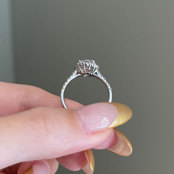 Round cut ring with round side stone