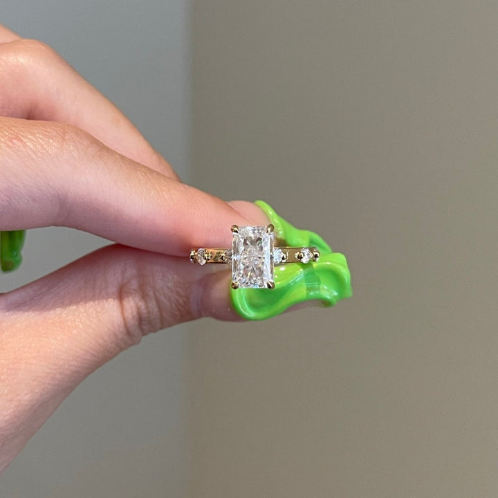 Modern radiant diamond ring