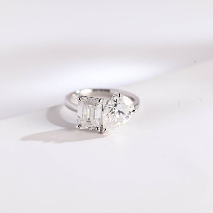 Pear shaped diamond ring with emerald side stones