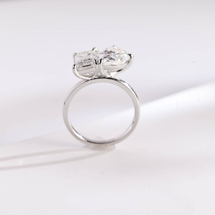 Pear solitaire ring with emerald side stones