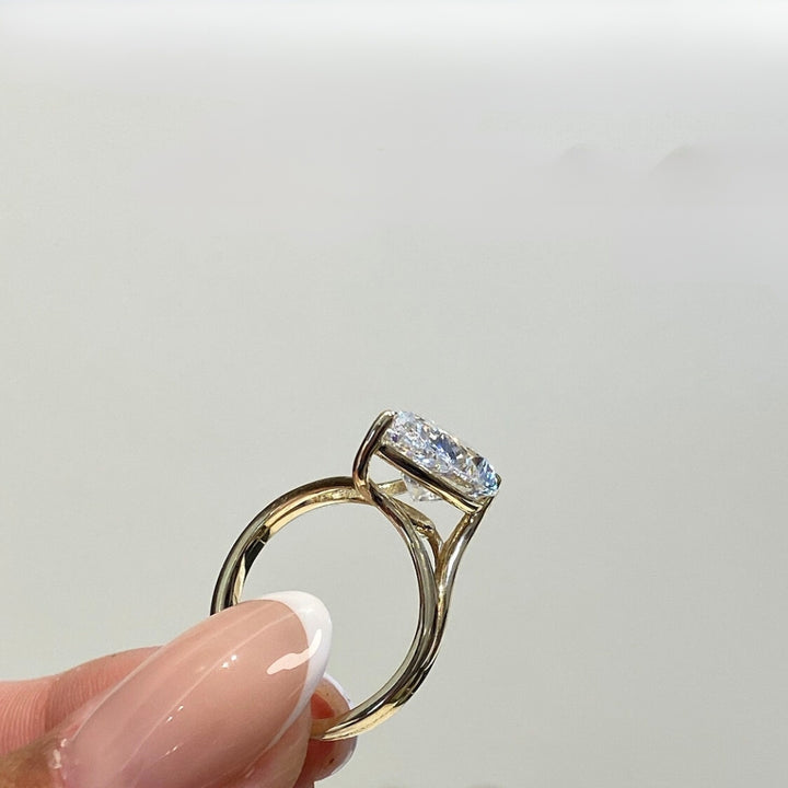 Yellow gold pear ring