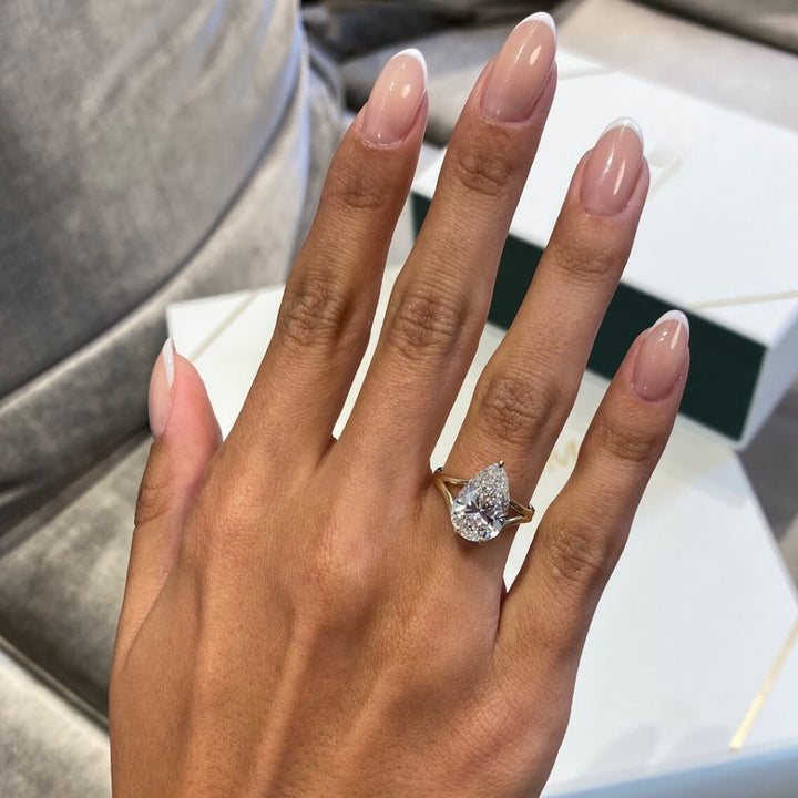 White pear diamond ring with yellow gold
