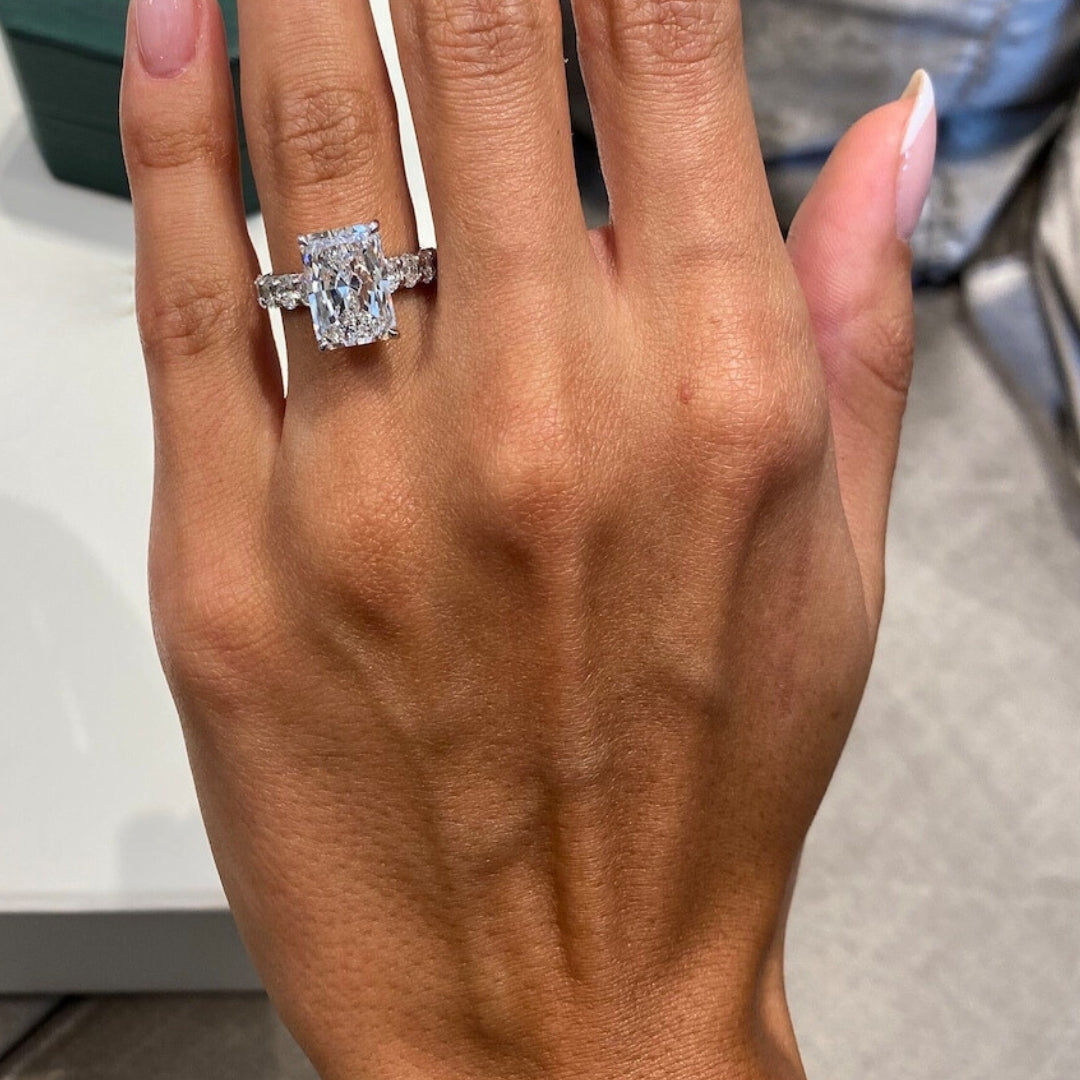 Moissanite diamonnd ring