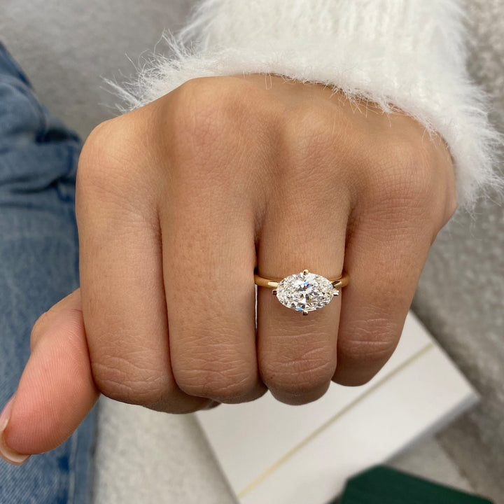 Oval diamond ring