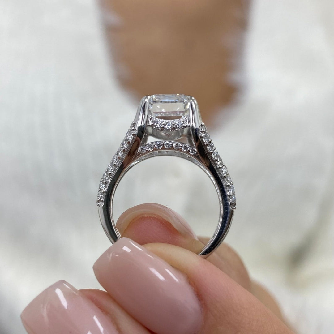 Emerald ring round diamond accents