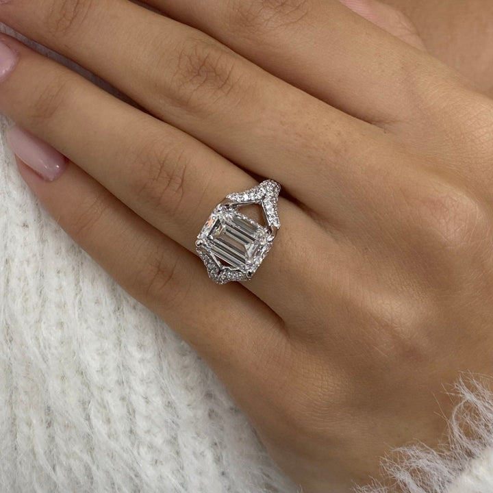 Modern emerald diamond ring