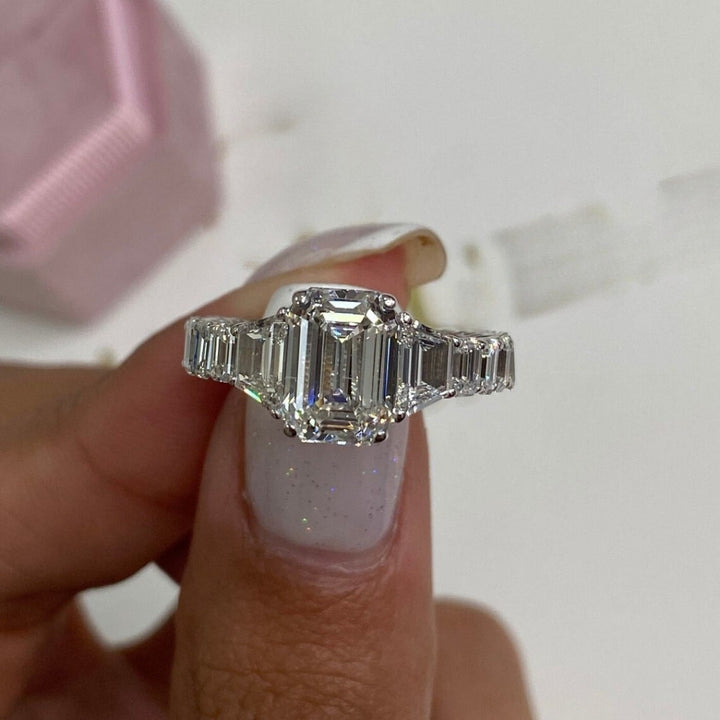 Emerald ring with trapezoid diamonds