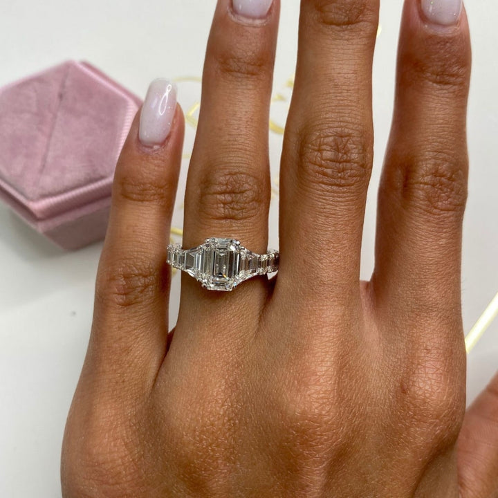 Trapezoid side stone emerald ring