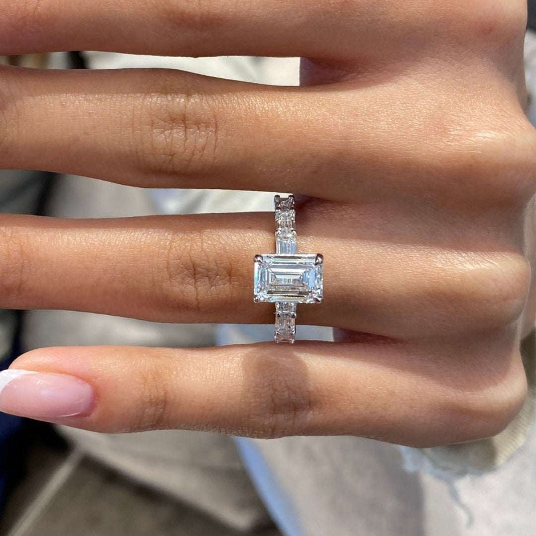 White gold emerald diamond ring