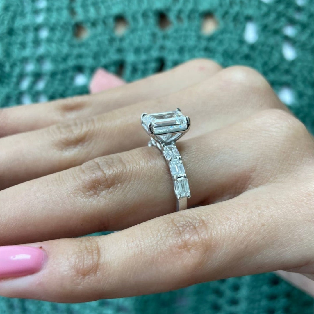 Emerald diamond ring for anniversary