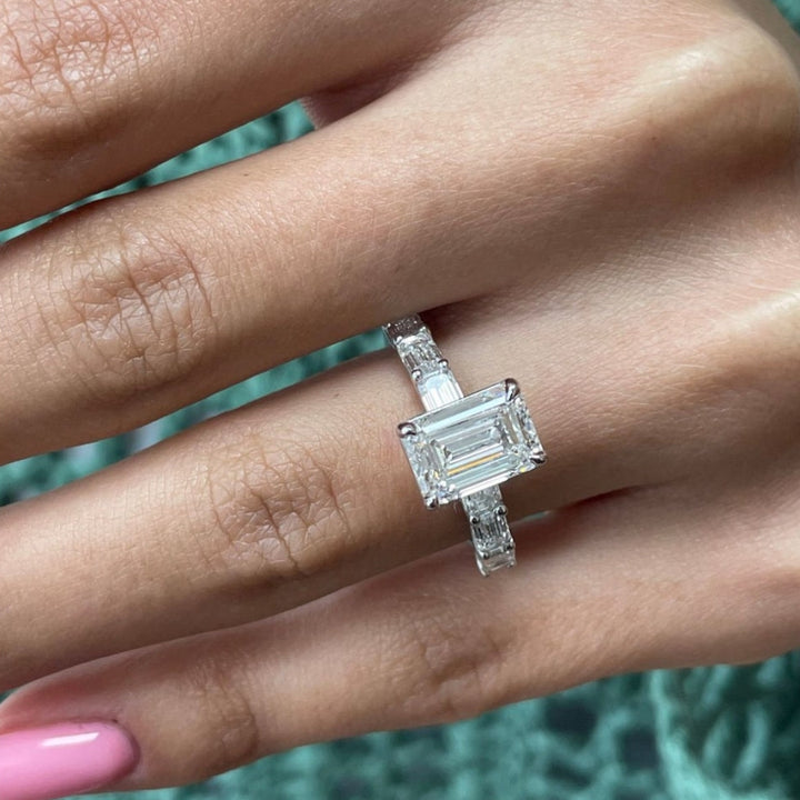 Emerald white stone ring
