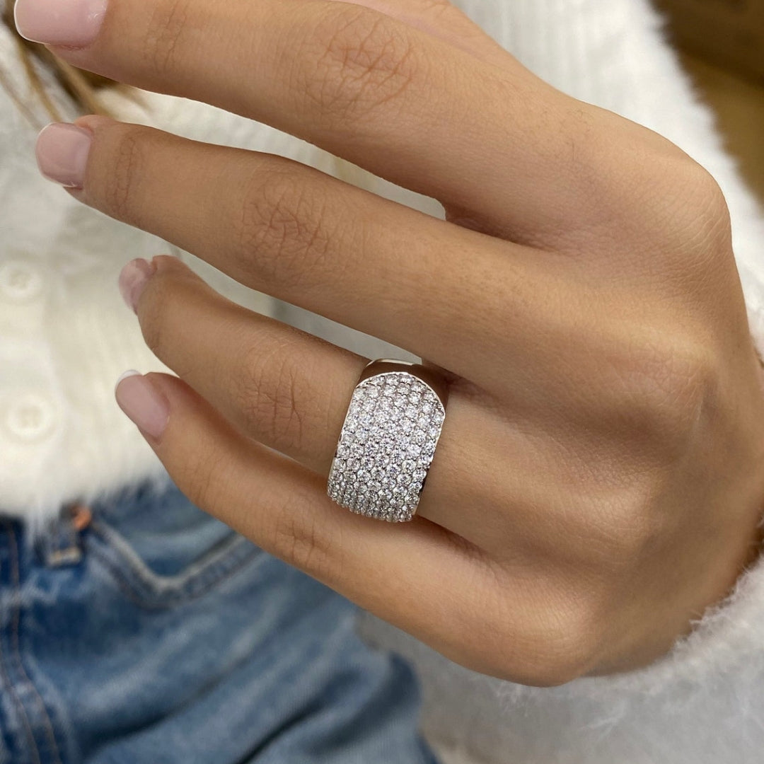 Round white diamond ring