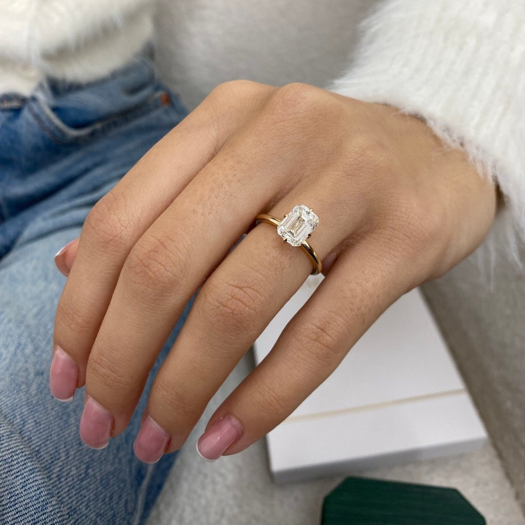 Emarald diamond ring