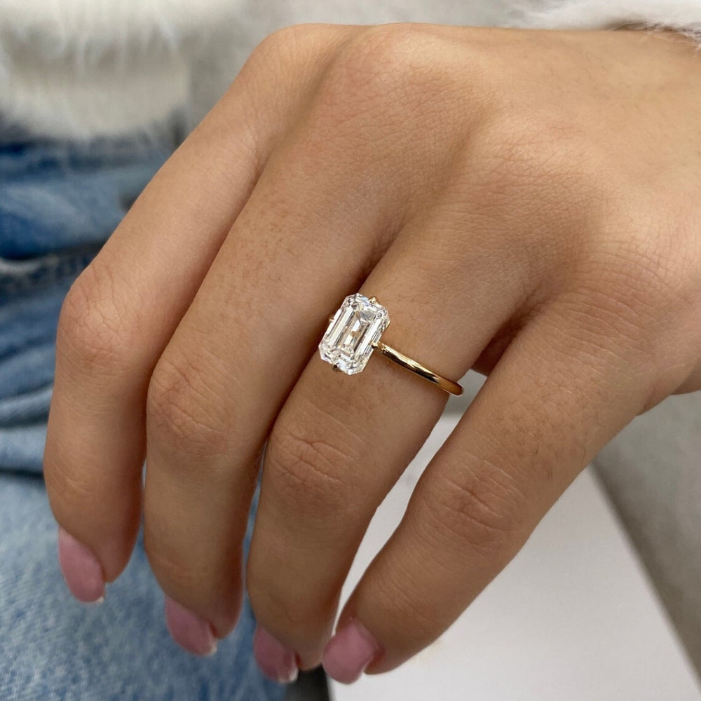 Emerald white diamond ring