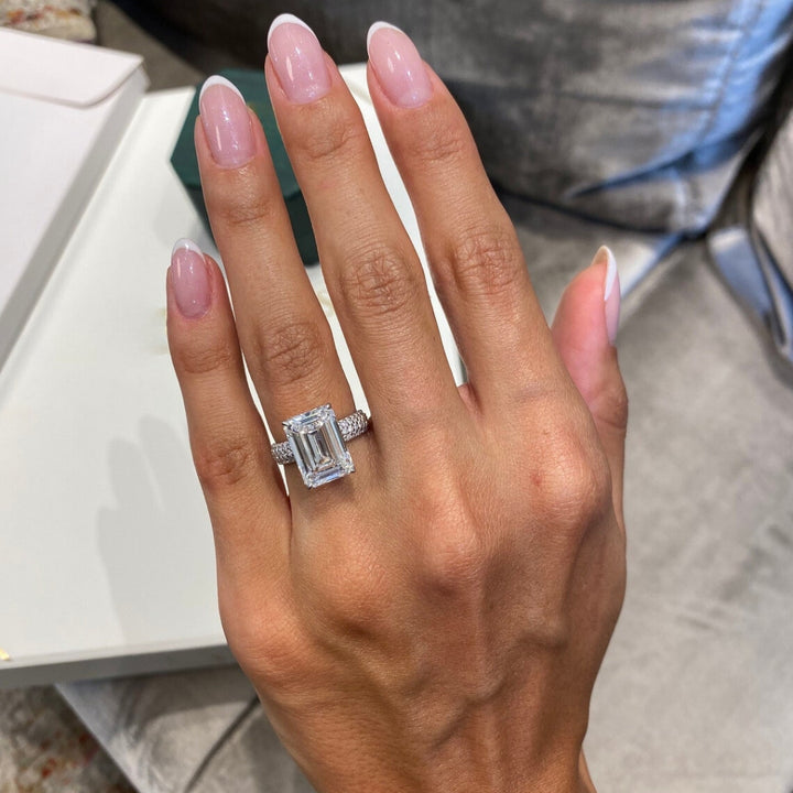 Emerald white diamond ring