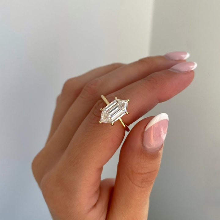 Yellow gold diamond ring
