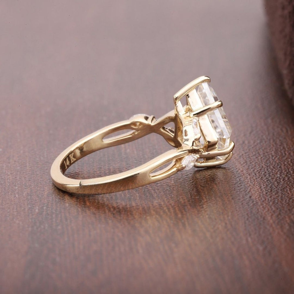 Kite cut diamond ring
