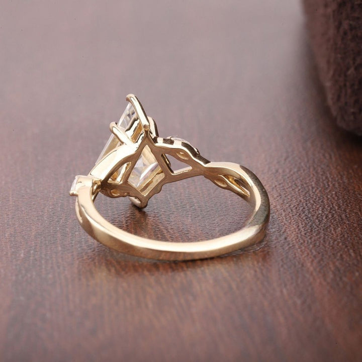 Gold diamond ring