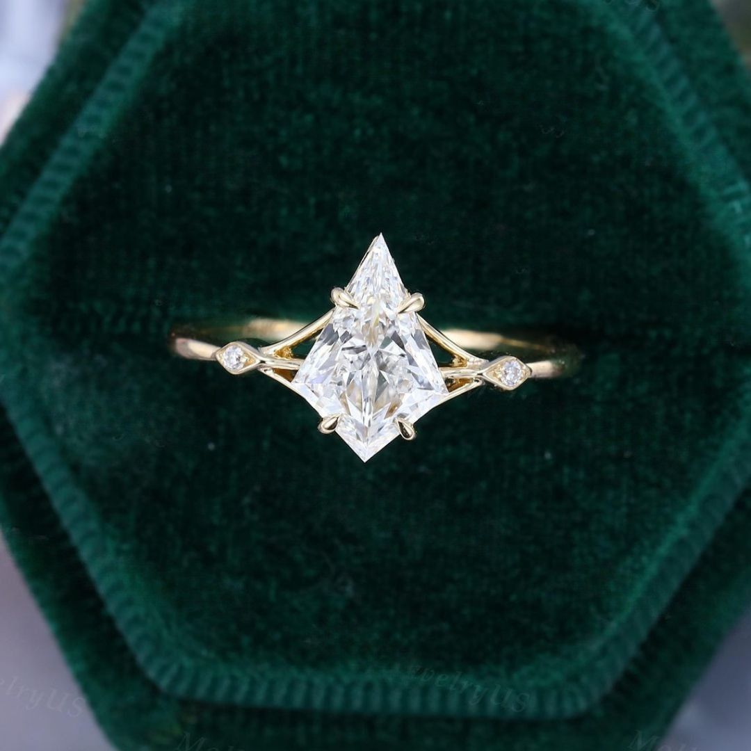 Kite diamond ring