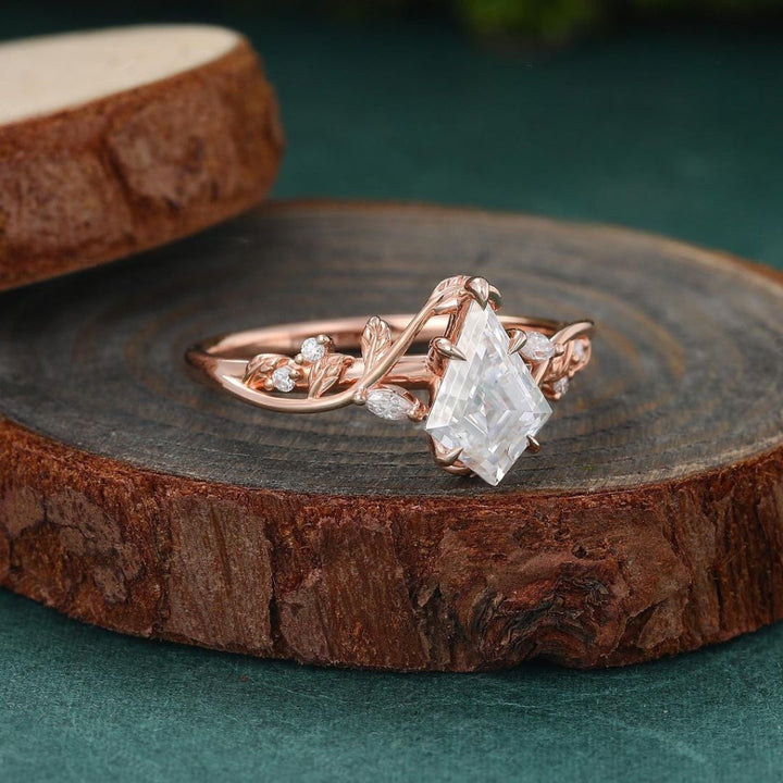 Kite cut diamond  ring