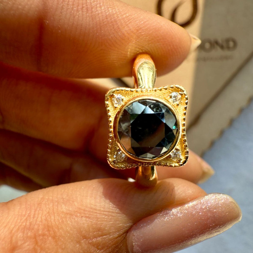 Yellow gold diamond ring