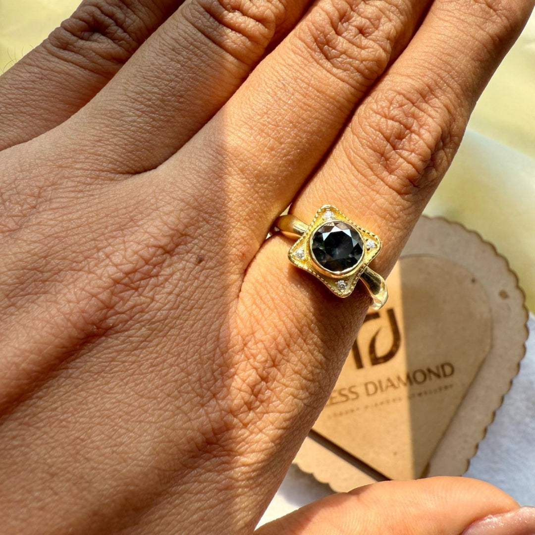 Yellow gold ring