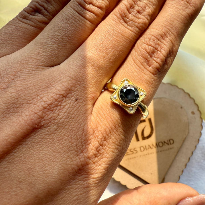 Yellow gold ring