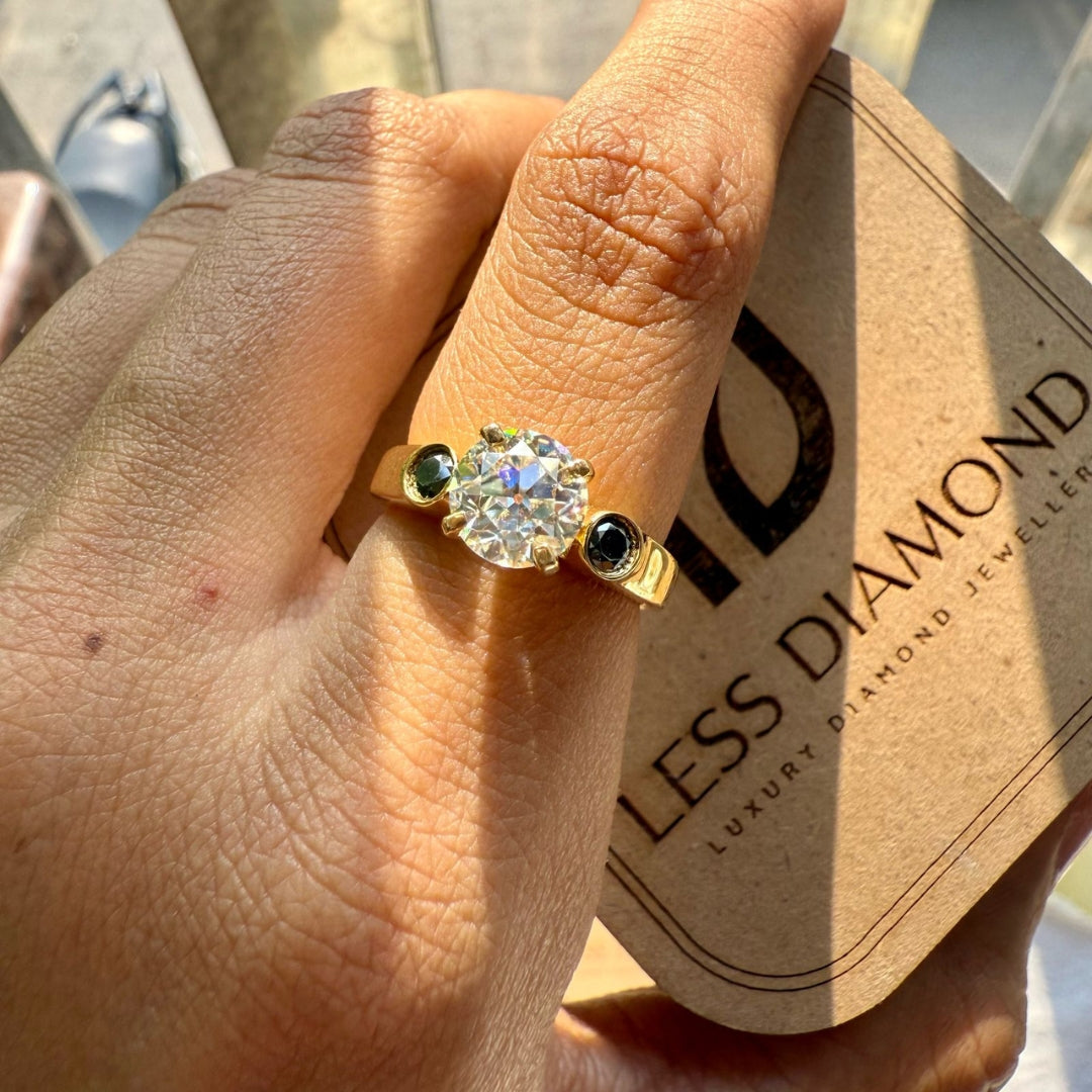 White round gold ring