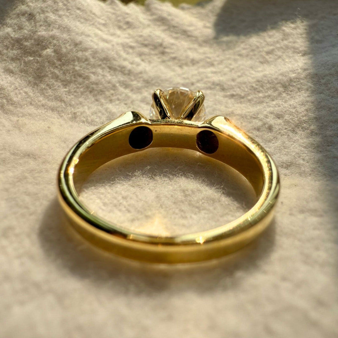 Round yellow gold diamond ring