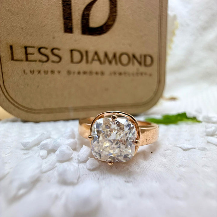 Cushion diamond ring