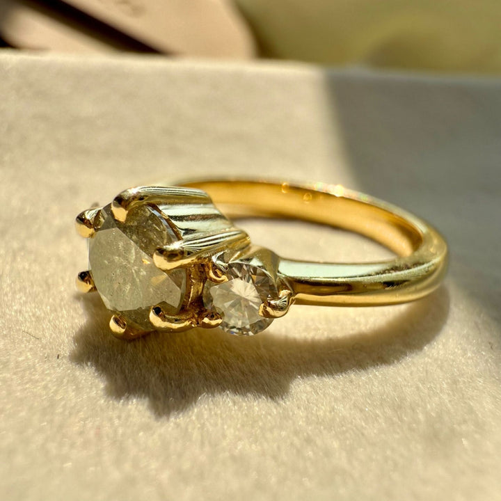 Round three stone ring