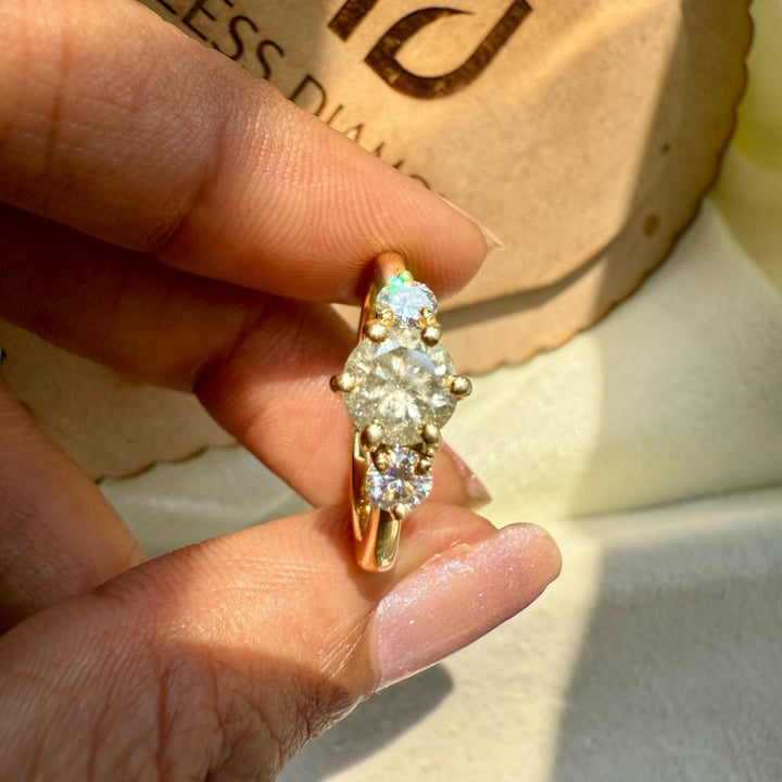 Yellow gold round ring