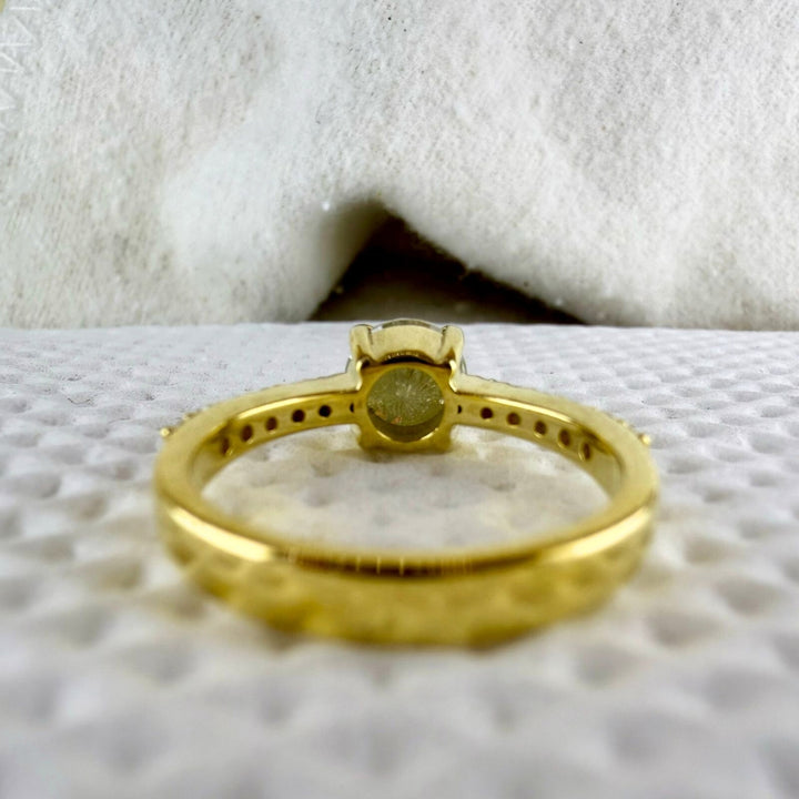 Yellow gold diamond ring