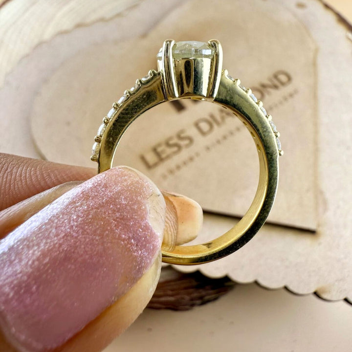 Diamond vintage style ring