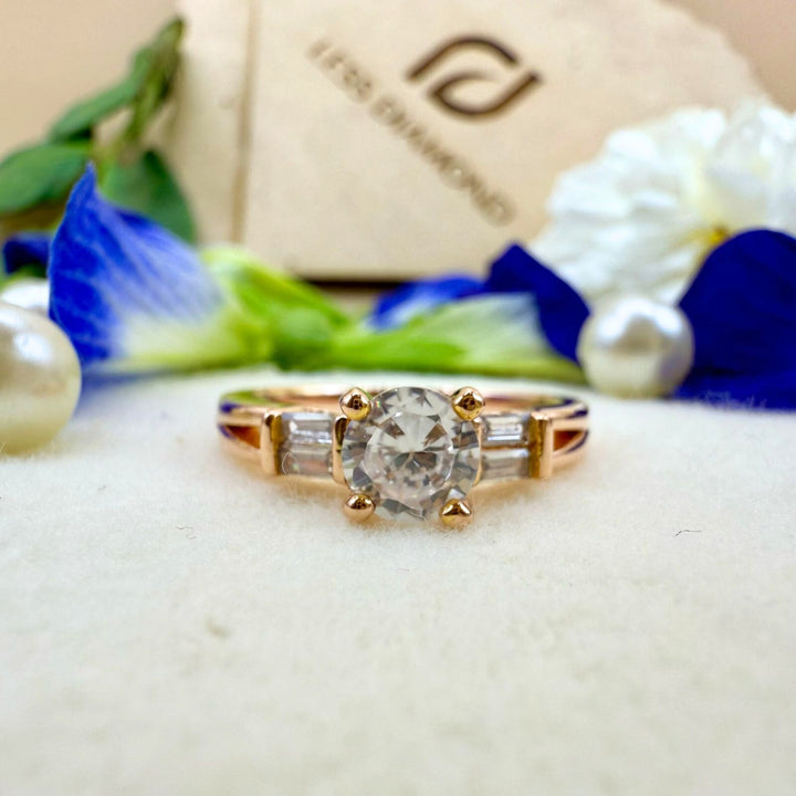 Round center baguette side diamond ring