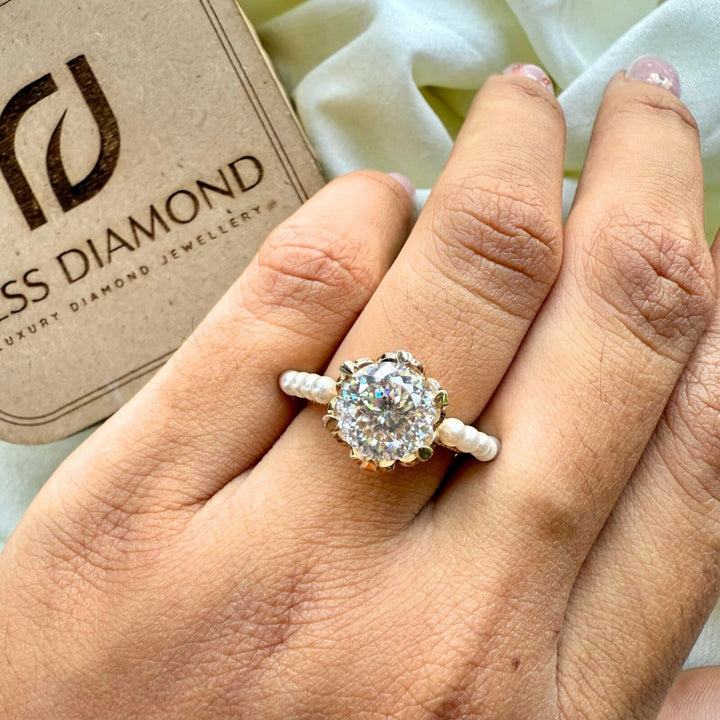 White portuguese cut ring