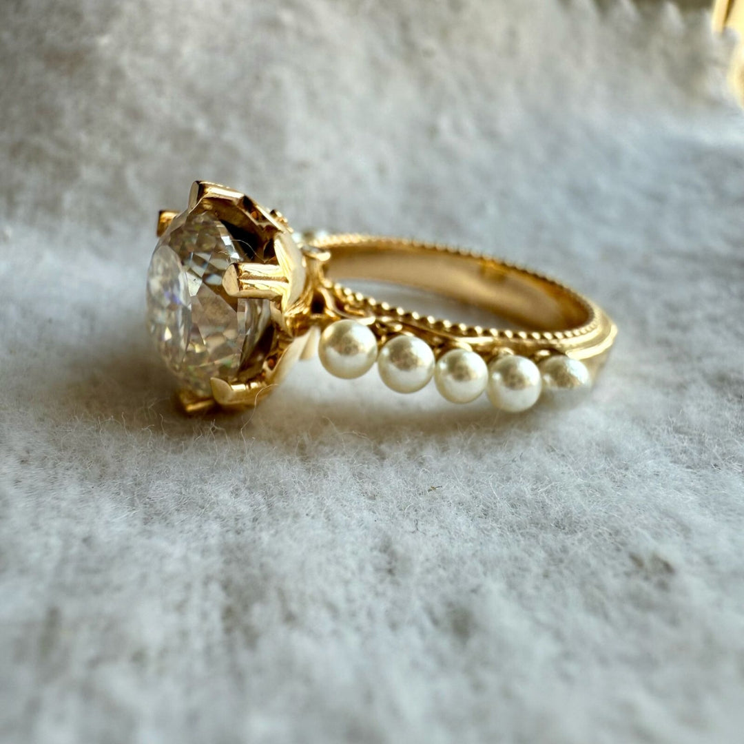 Gold diamond ring for women