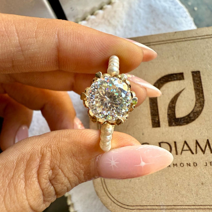 Gold white diamond ring