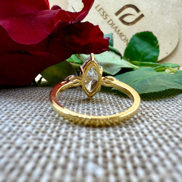 Yellow gold diamond ring