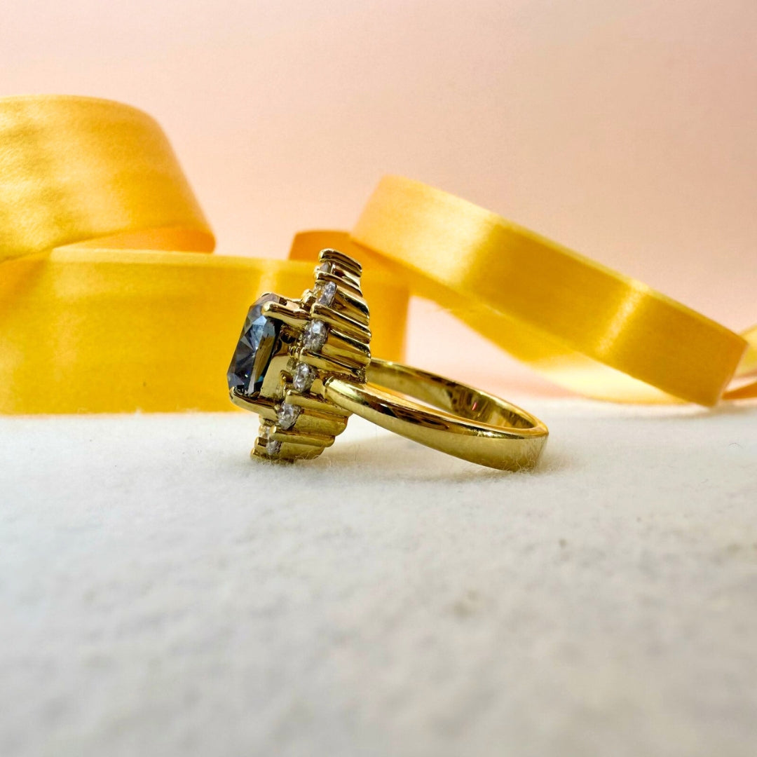 Cushion black  yellow gold ring