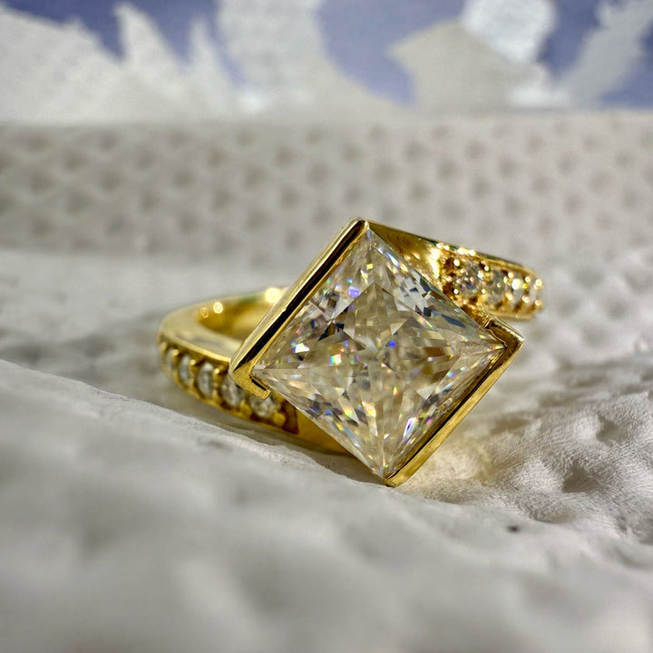 Yellow gold diamond ring