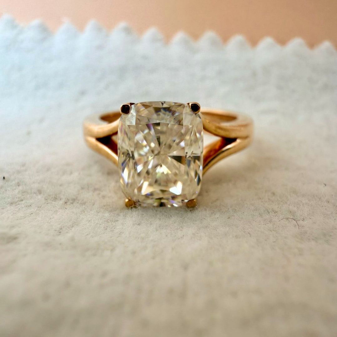 Cushion cut diamond ring