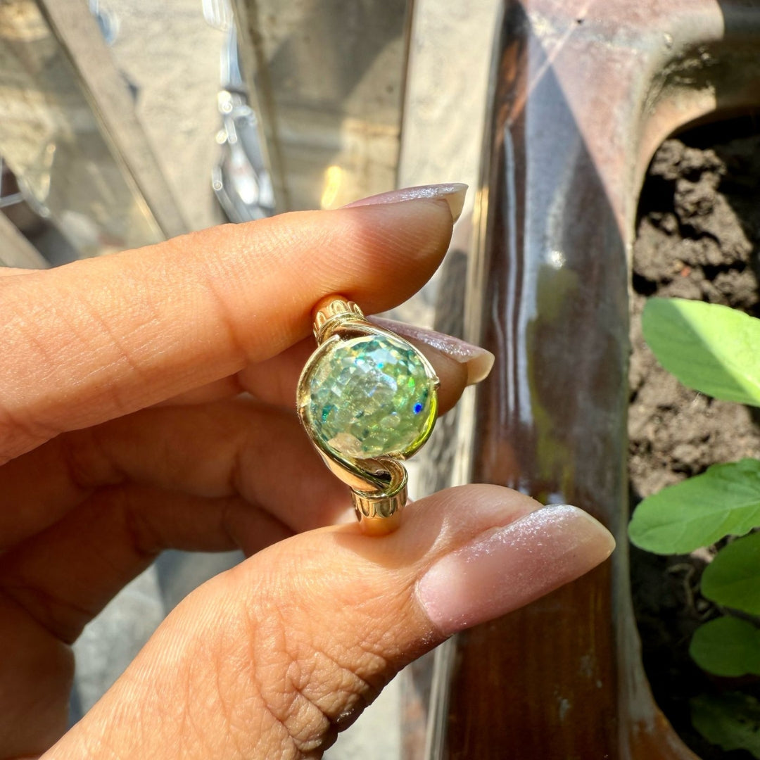 Rose cut diamond golden hand ring