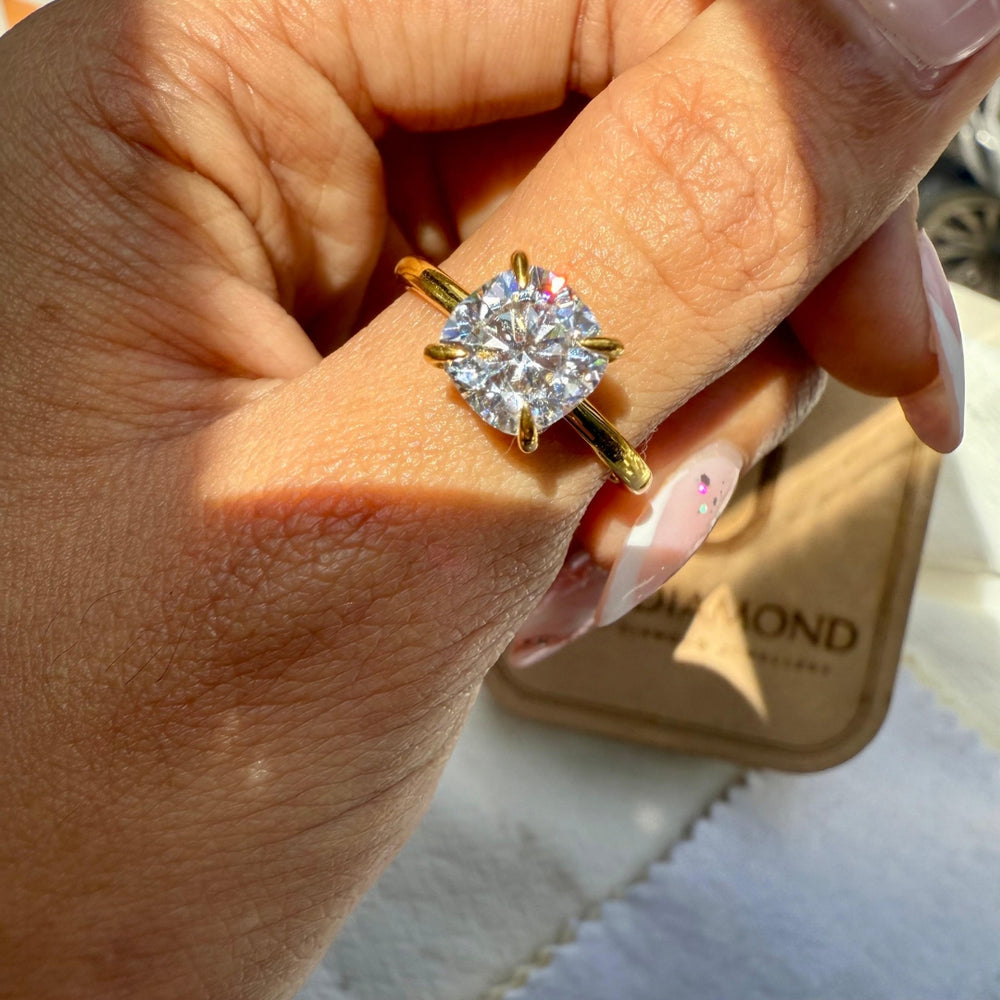 Cushion diamond ring