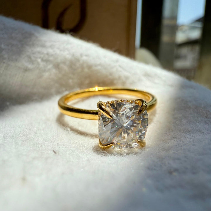 Yellow gold diamond ring