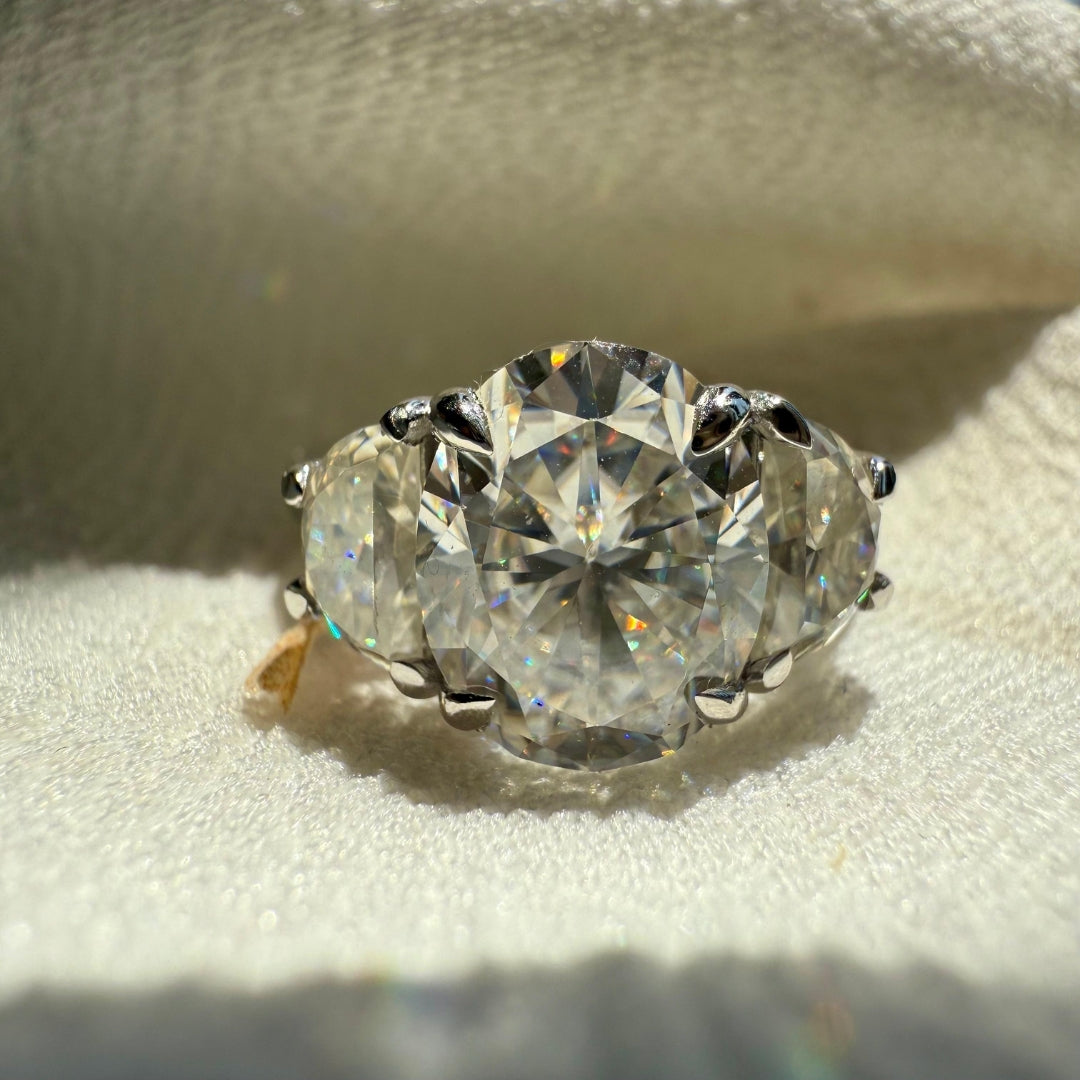 Oval diamond ring